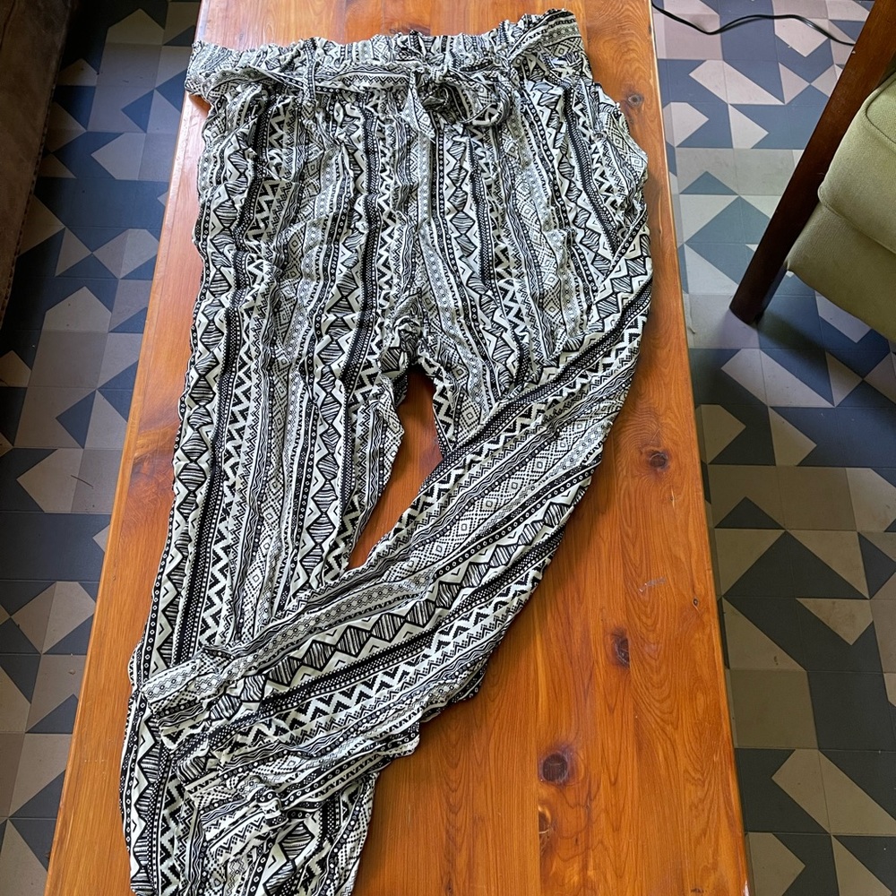 Soft pants in zig zag pattern with matching belt